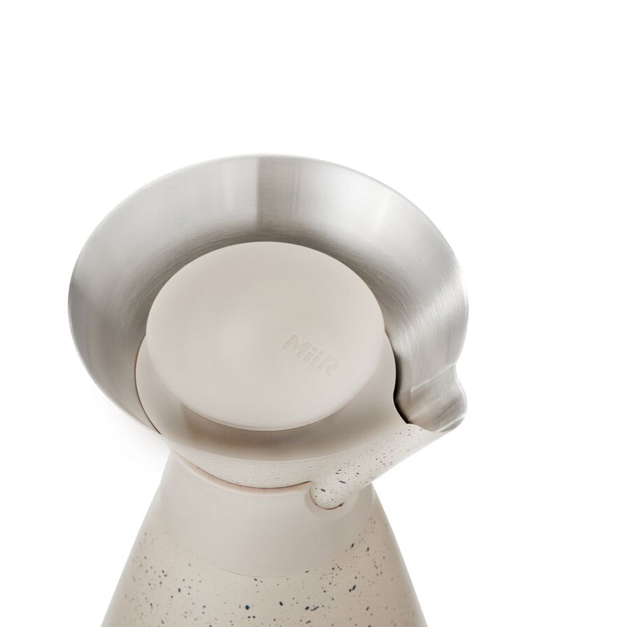 new-standard-carafe-s4 WebPDP-33oz_New_Standard_Carafe_Desert_Tan_Speckle_Studio__CAR1SVOS224_45_Lid_On.jpg